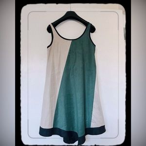 Great vintage condition- private label dress- only someone treat this item well